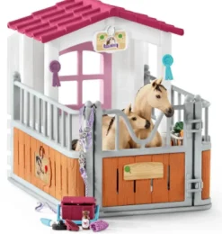 Schleich - Horse Stall With Horses And Groom